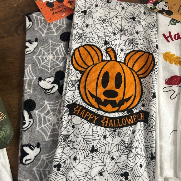 Set of Disney Festive Mickey Mouse Kitchen Towels - Picture 3 of 4